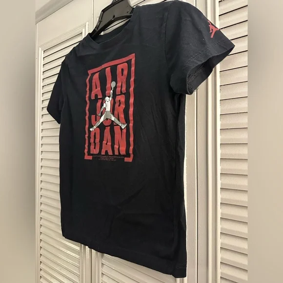 Boys Jordan Black T-Shirt- Size 10/12 - Picture 4 of 7